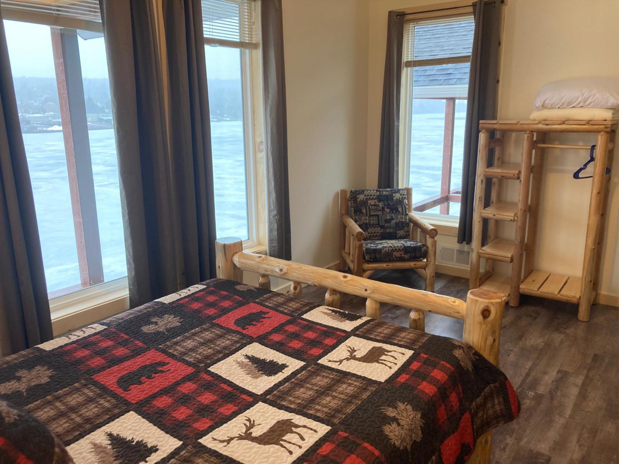 Keweenaw Waters Resort Houghton Extérieur photo